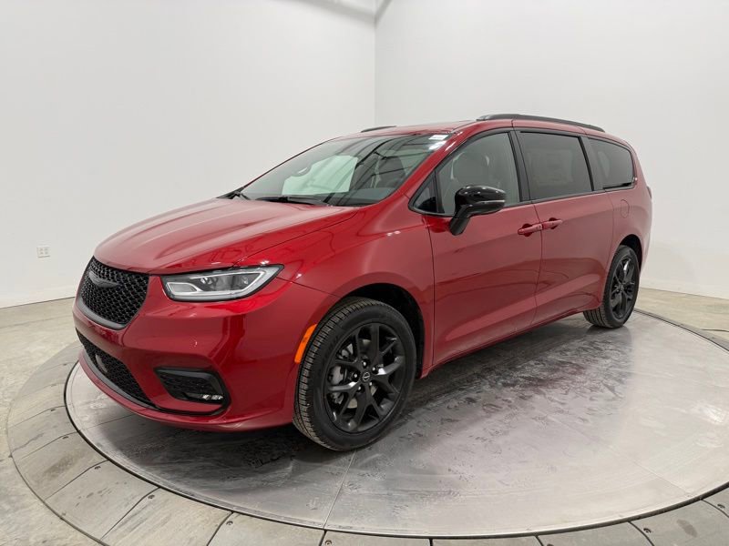 New 2026 Chrysler Pacifica Limited image 3