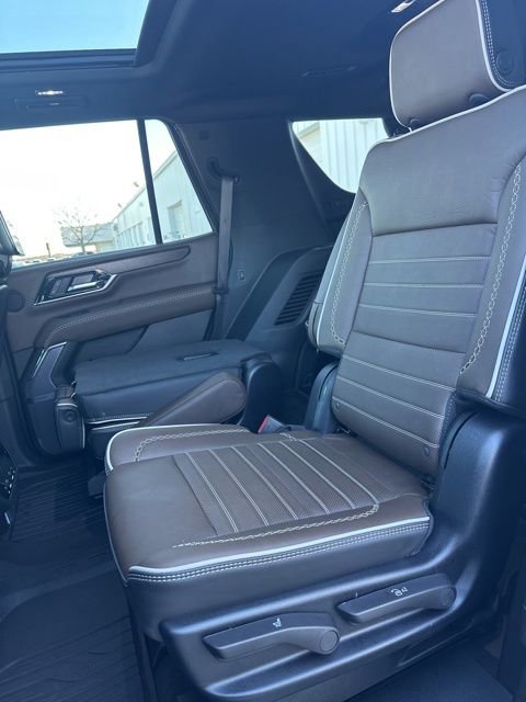 Used 2025 GMC Yukon Denali Ultimate w/ LPO, Floor Liner Package image 55