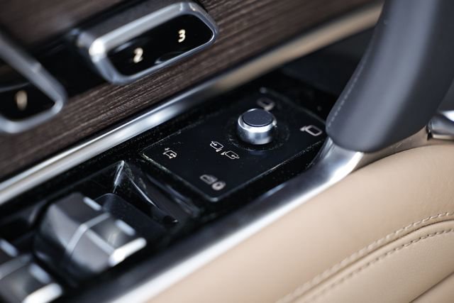 New 2026 Land Rover Range Rover Long Wheelbase SE image 19