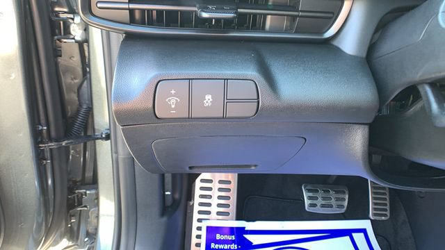 Used 2025 Hyundai Elantra Sport FWD image 11