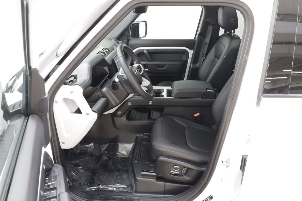 Certified 2025 Land Rover Defender 130 X-Dynamic SE AWD/4WD image 6