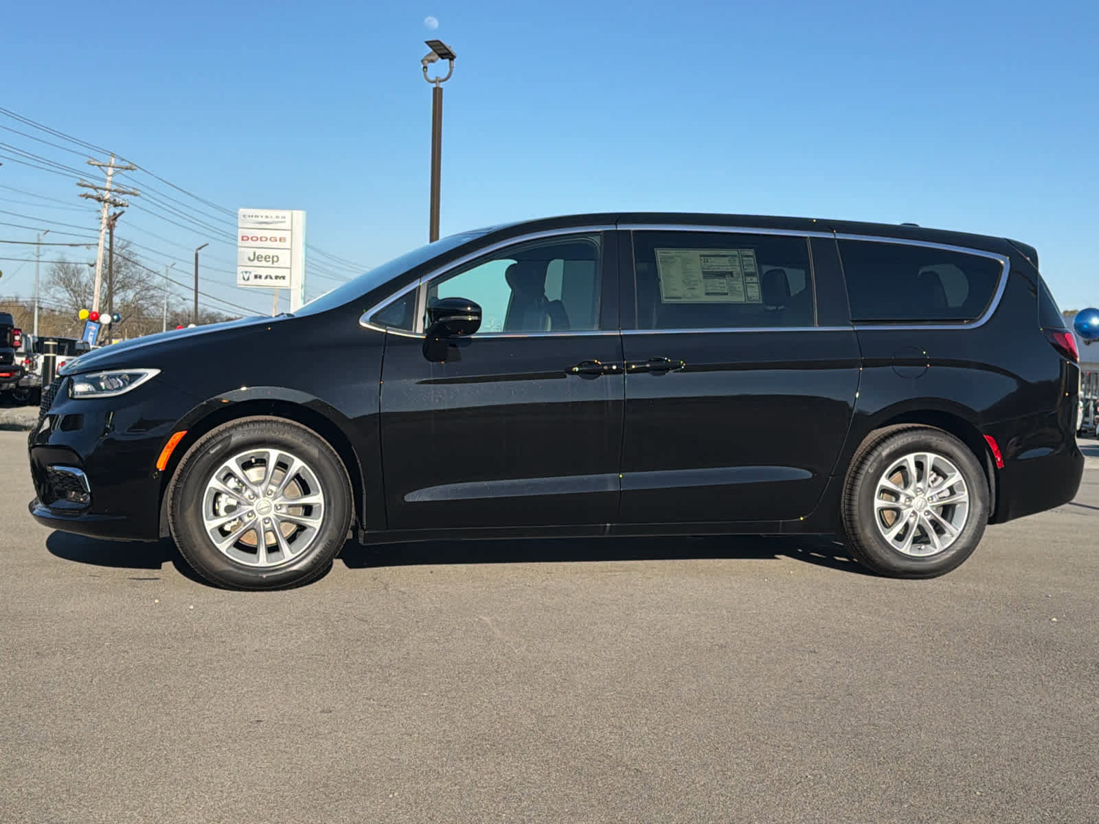 New 2026 Chrysler Pacifica Select image 4
