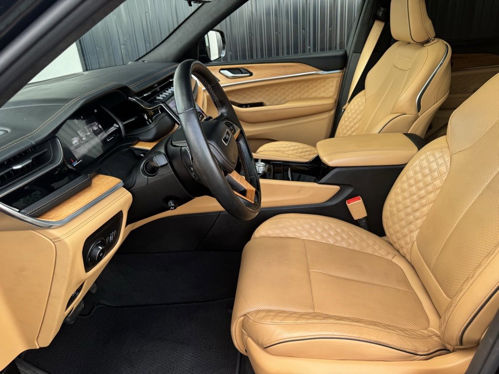 Used 2022 Jeep Grand Cherokee Summit image 11