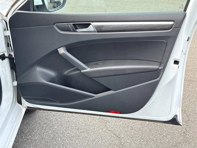 Used 2017 Volkswagen Passat 1.8T SE image 8