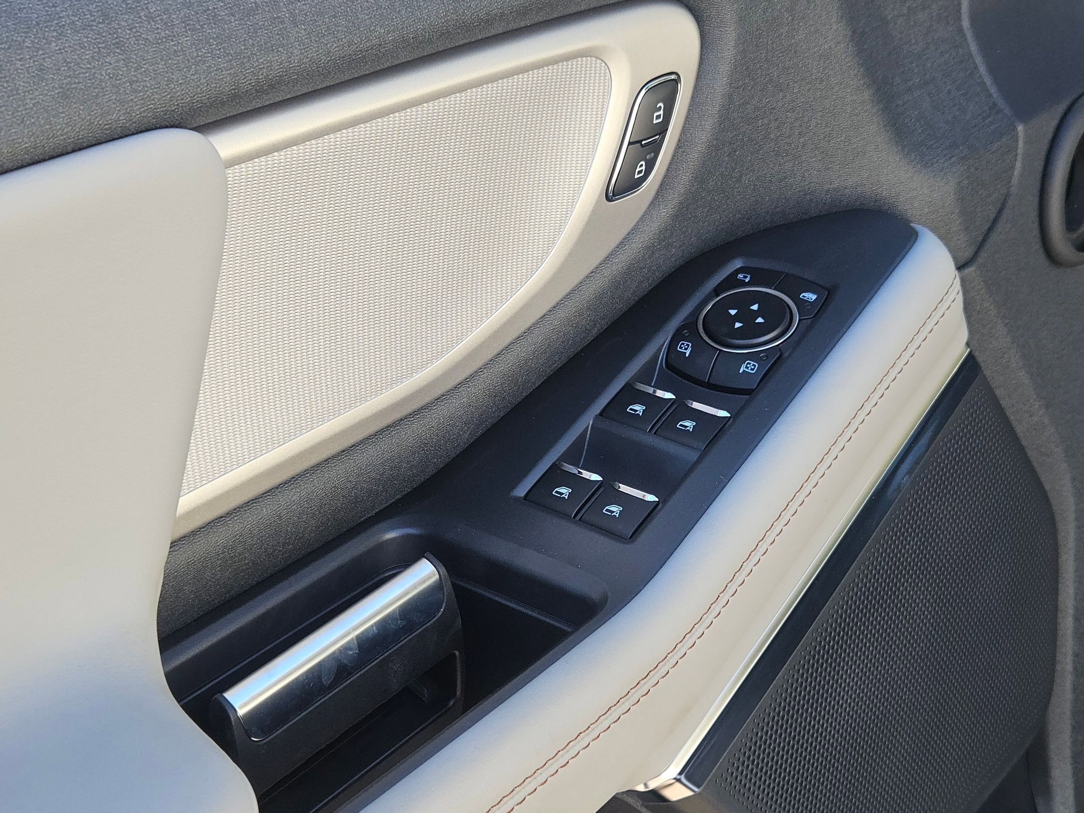 New 2025 Ford Expedition Active image 12