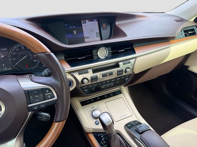 Used 2016 Lexus ES 300h w/ Luxury Package w/Wood Trim image 27