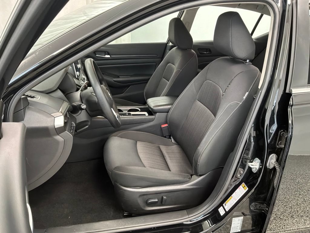 Used 2024 Nissan Altima 2.5 SV FWD image 25