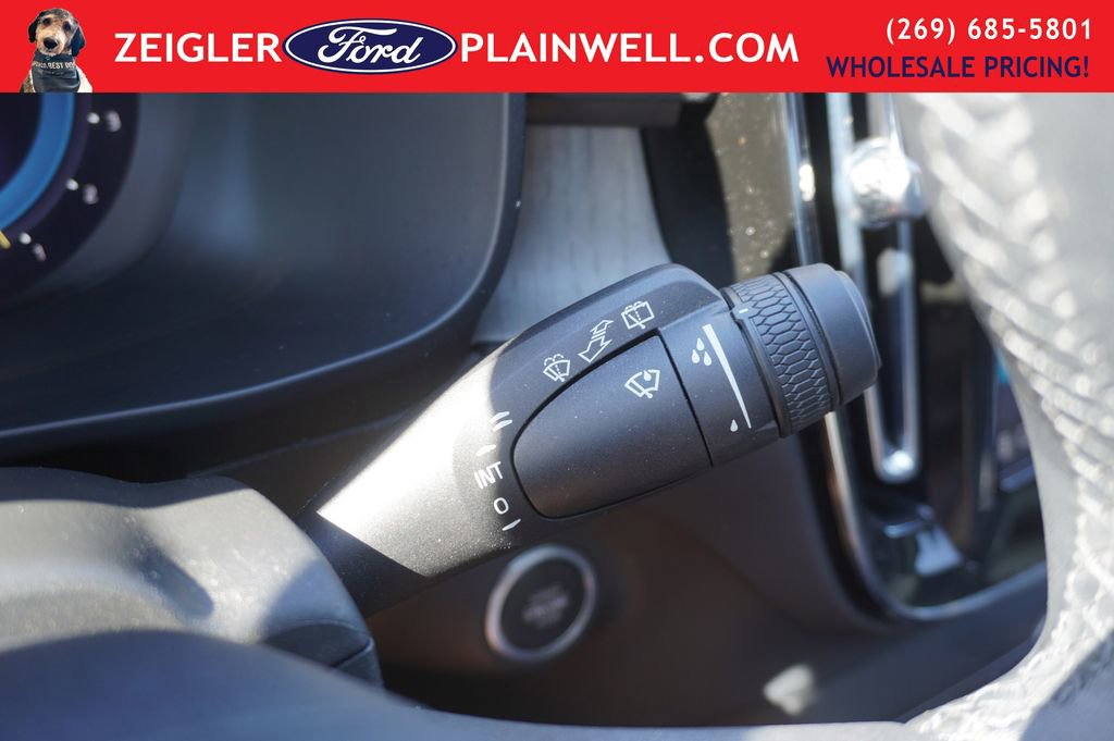 Used 2023 Volvo XC40 B5 Plus w/ Protection Package Premier image 29