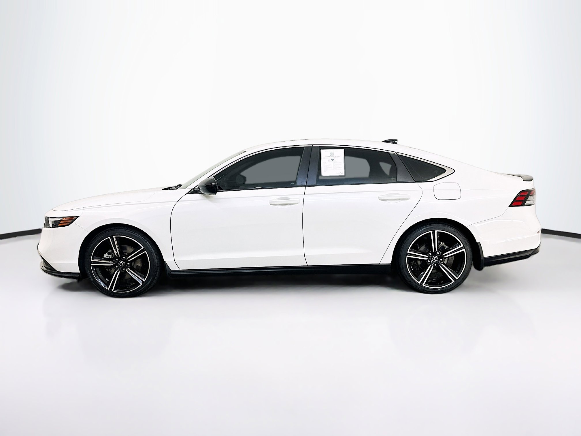 Used 2025 Honda Accord Sport image 4