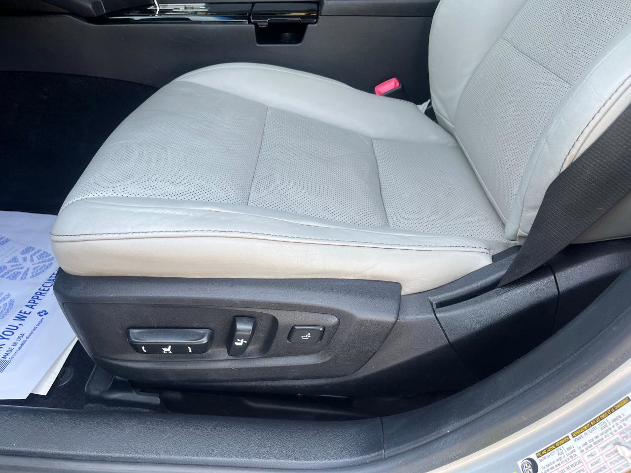 Used 2013 Lexus ES 300h w/ Luxury Pkg image 21