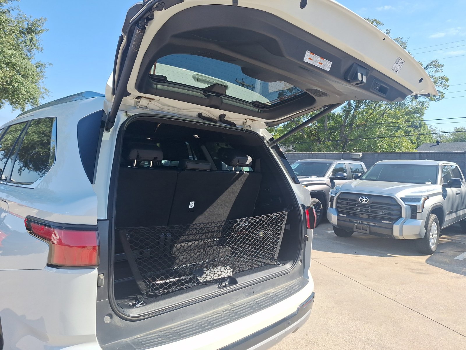 Used 2025 Toyota Sequoia Limited AWD/4WD image 34