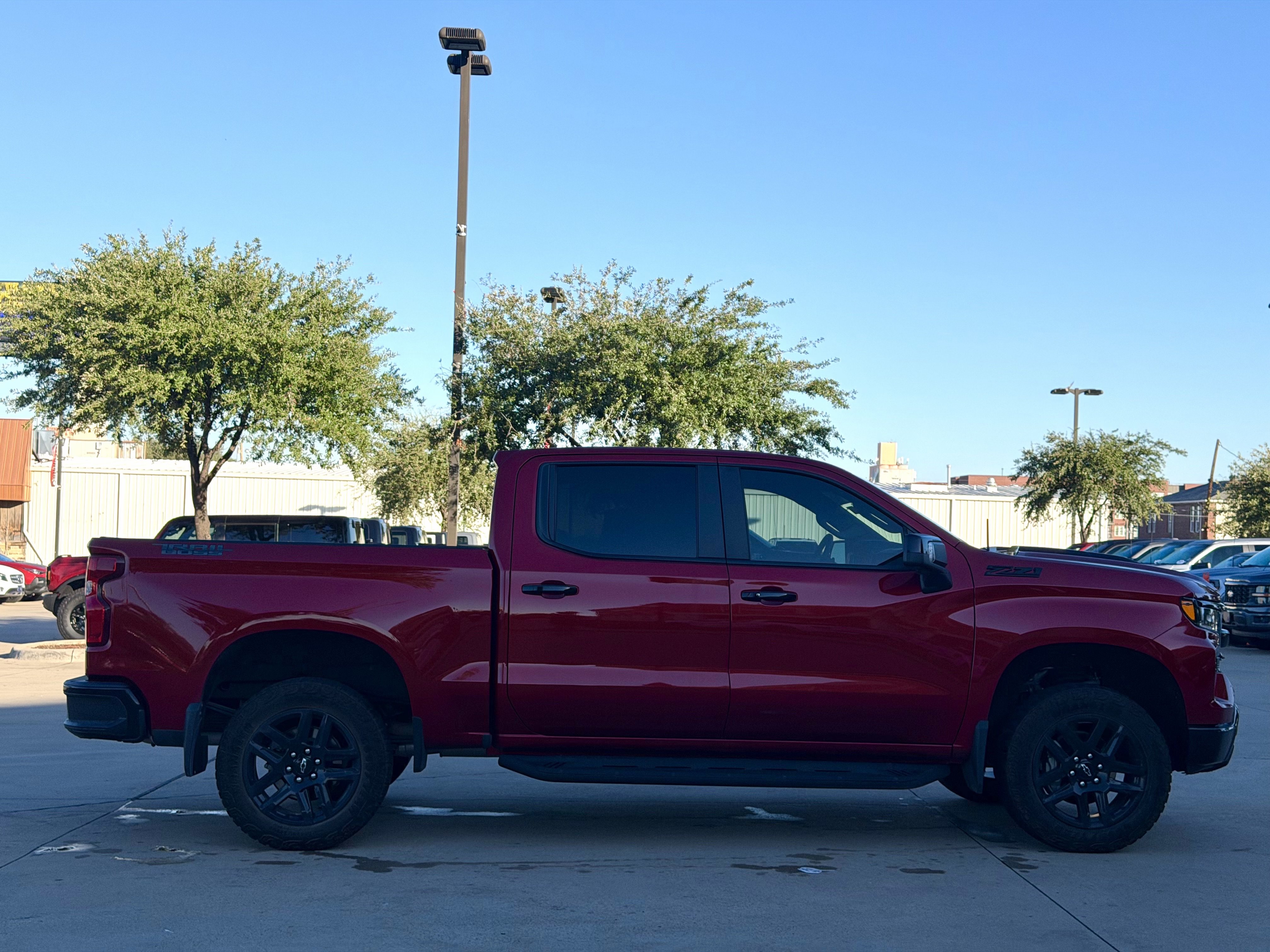 Used 2025 Chevrolet Silverado 1500 LT Trail Boss w/ LT Trail Boss Premium Package AWD/4WD image 3