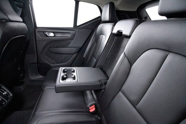 Certified 2025 Volvo XC40 B5 Plus w/ Protection Package Premier AWD/4WD image 28