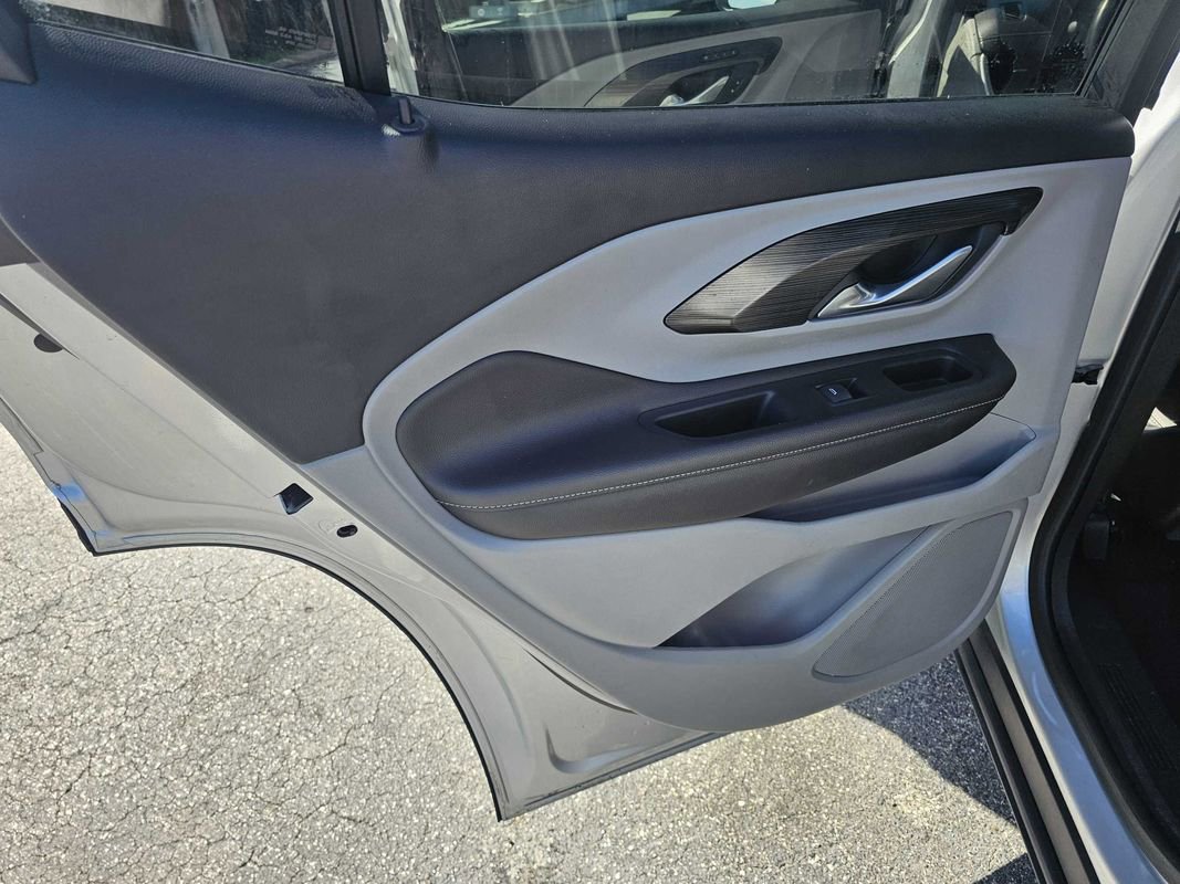 Used 2022 GMC Terrain SLT image 9