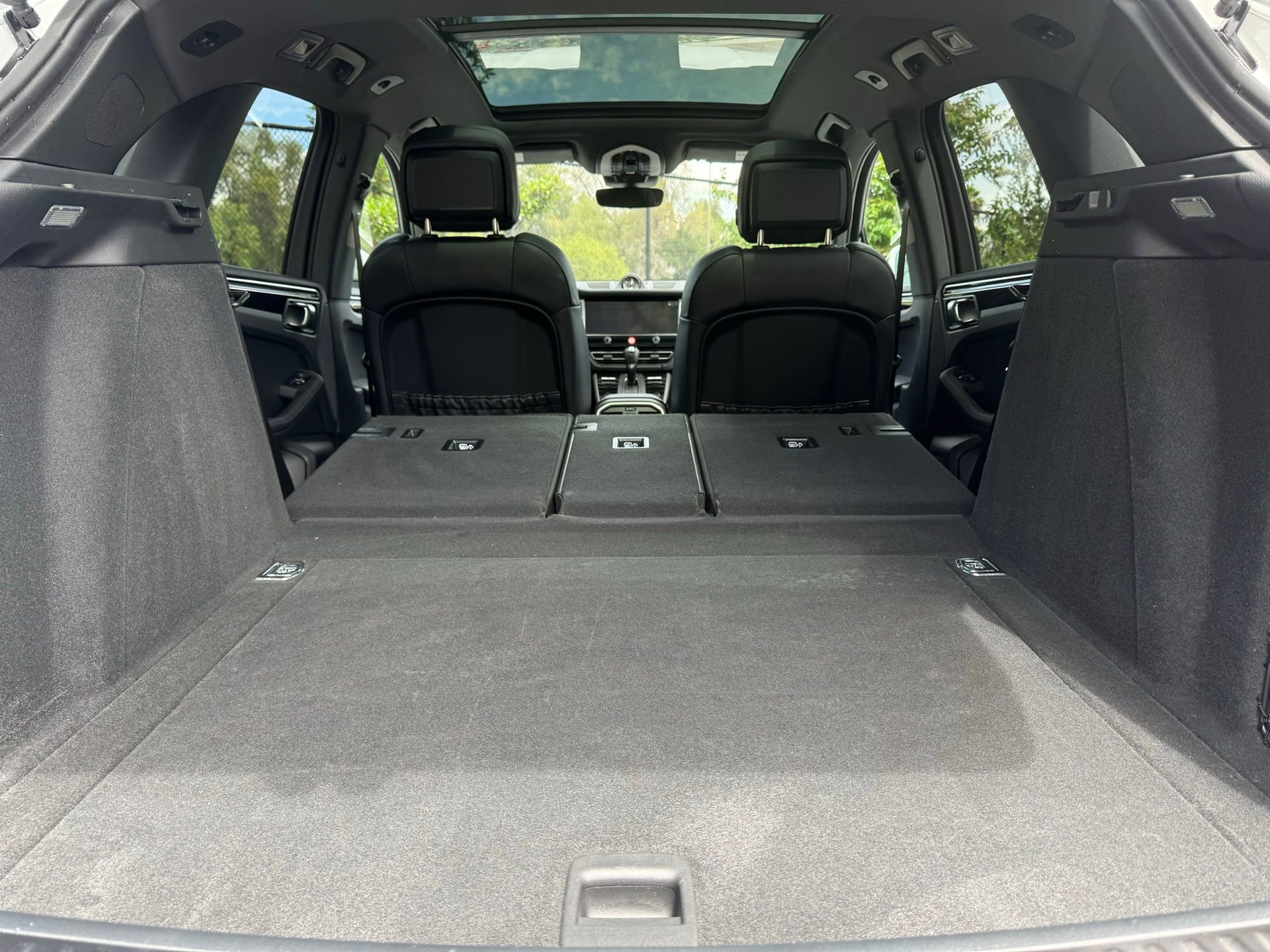 Certified 2025 Porsche Macan image 35