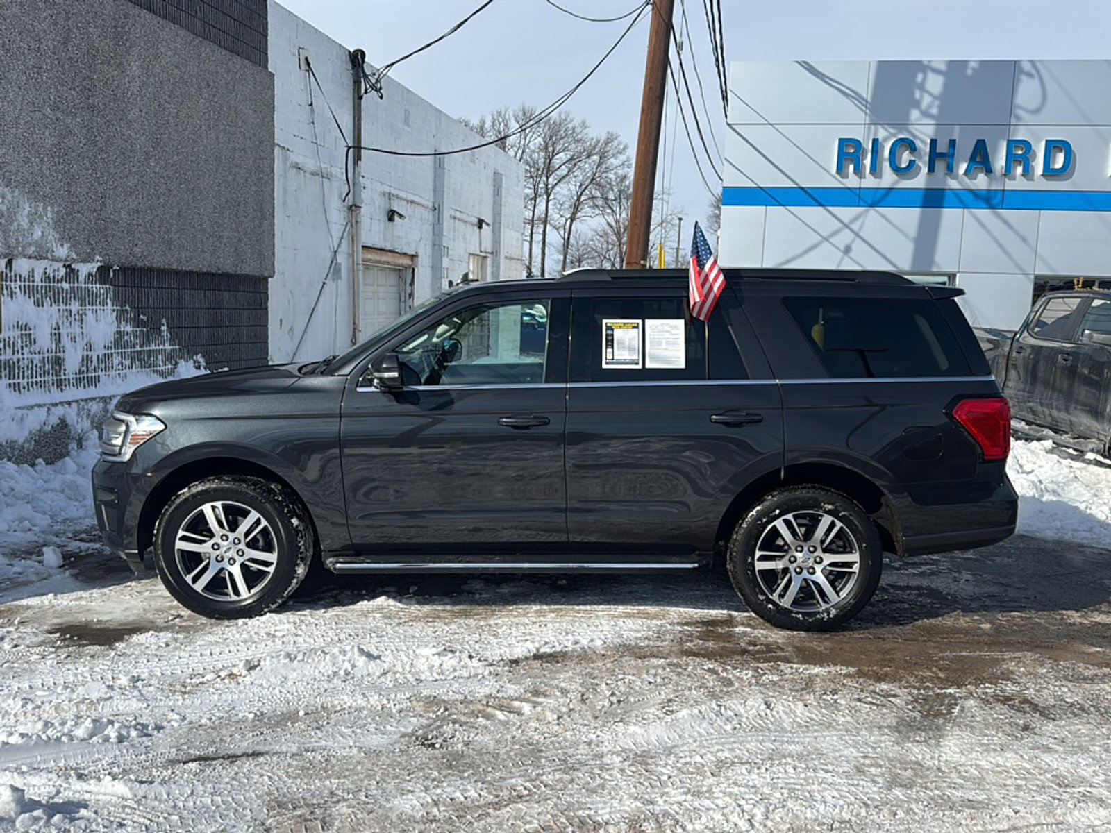 Used 2023 Ford Expedition XLT image 8