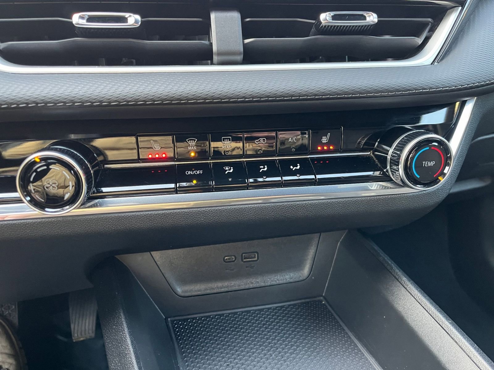 Used 2025 Chevrolet Equinox LT image 24