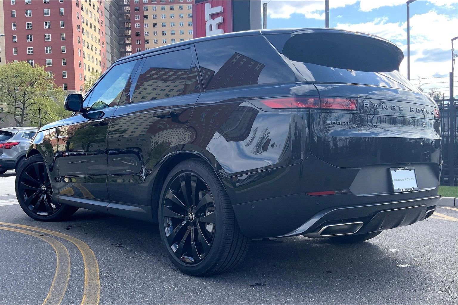 Certified 2025 Land Rover Range Rover Sport SE AWD/4WD image 3