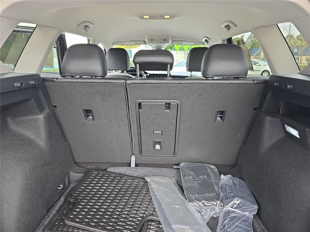 Used 2025 Volkswagen Taos SE image 26