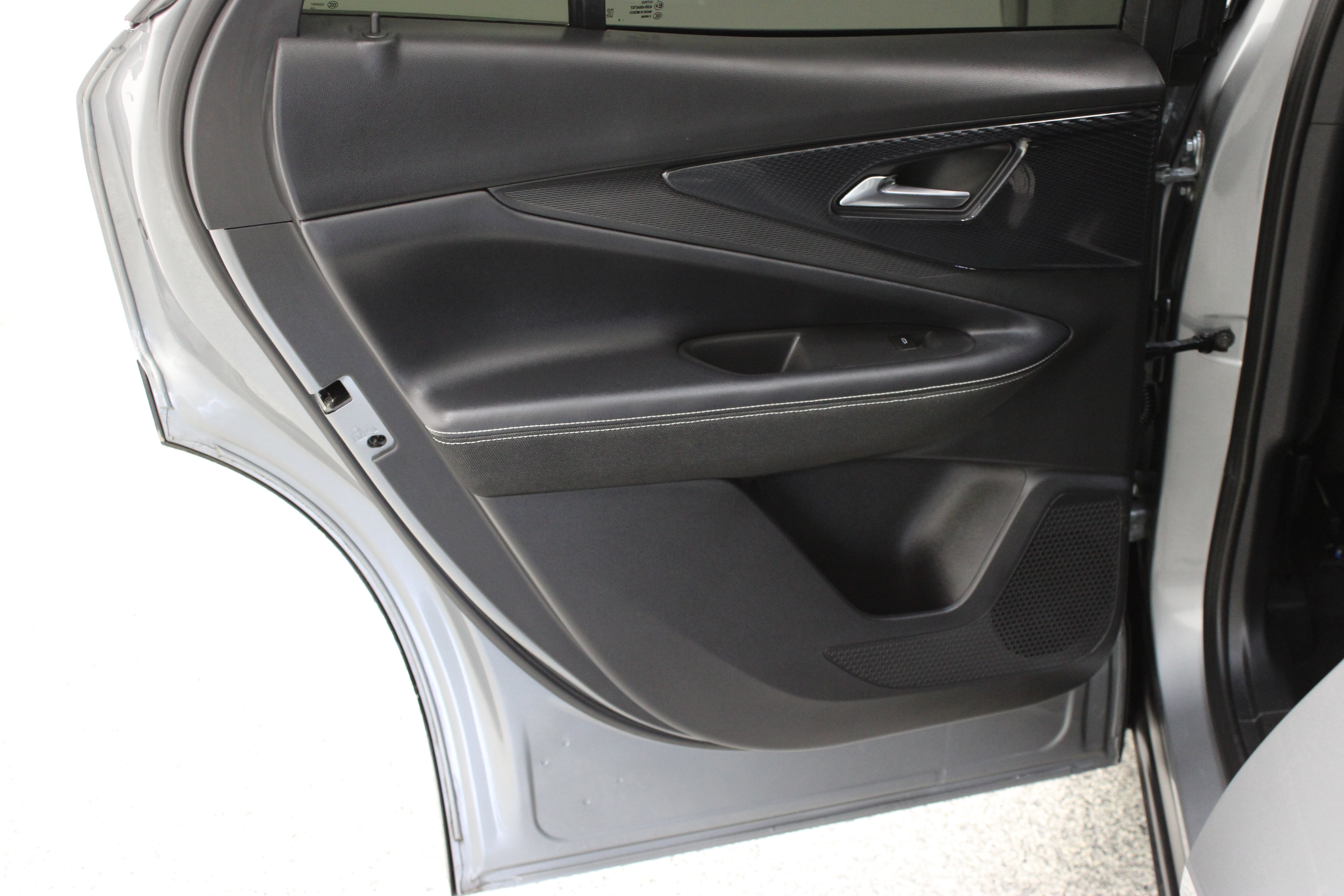 Used 2025 Chevrolet Blazer EV LT FWD image 26