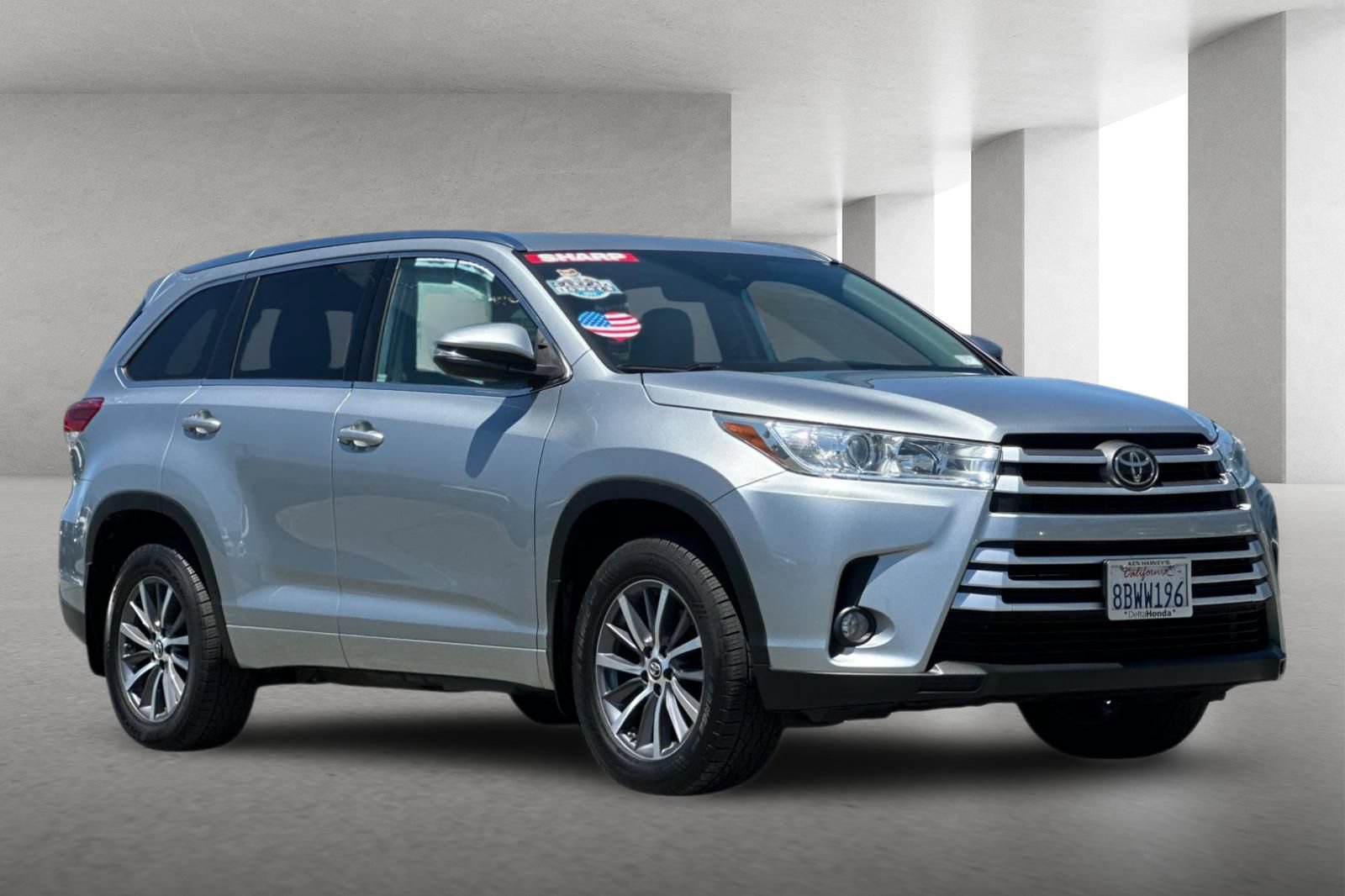 Used 2018 Toyota Highlander XLE AWD/4WD image 1