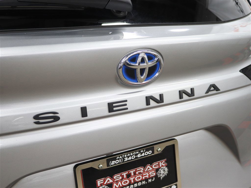 Used 2023 Toyota Sienna XLE image 8