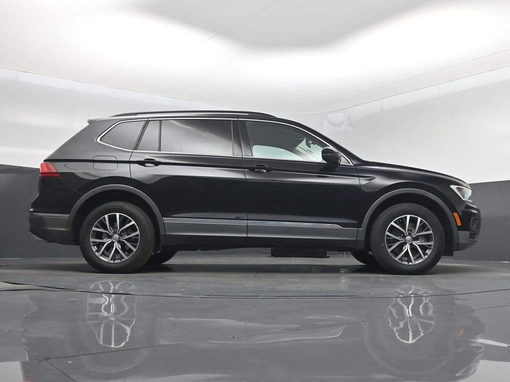 Used 2018 Volkswagen Tiguan SE w/ Panoramic Sunroof Package AWD/4WD image 16