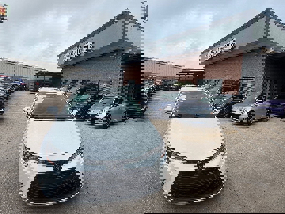 Used 2023 Toyota Corolla LE image 9