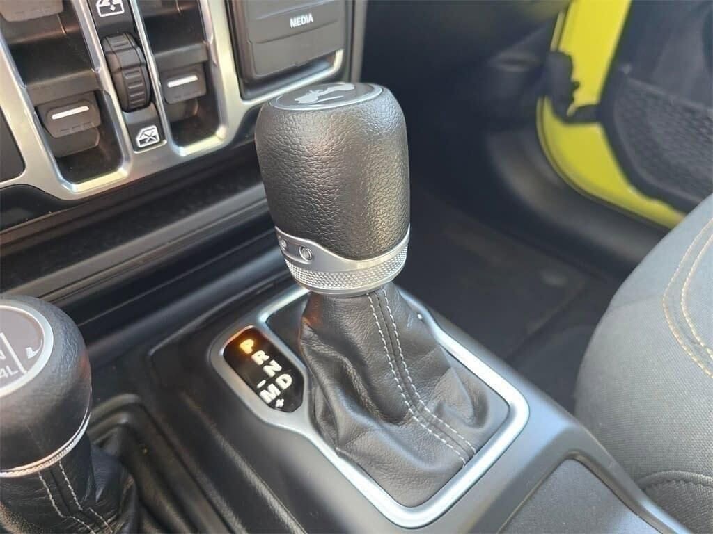 Used 2024 Jeep Wrangler Sahara image 25