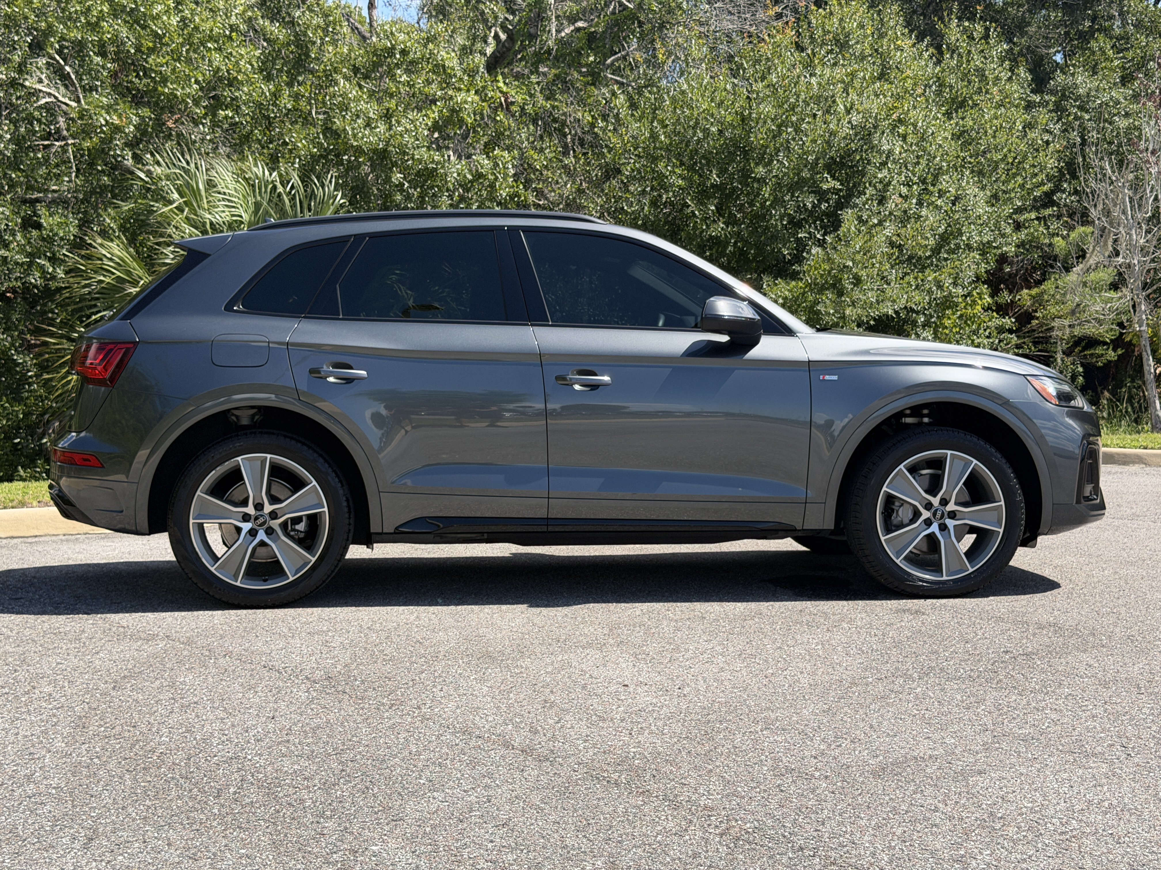 Certified 2025 Audi Q5 2.0T Premium w/ Convenience Plus Package AWD/4WD image 2