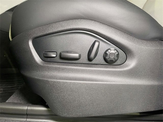 New 2026 Porsche Cayenne S image 17