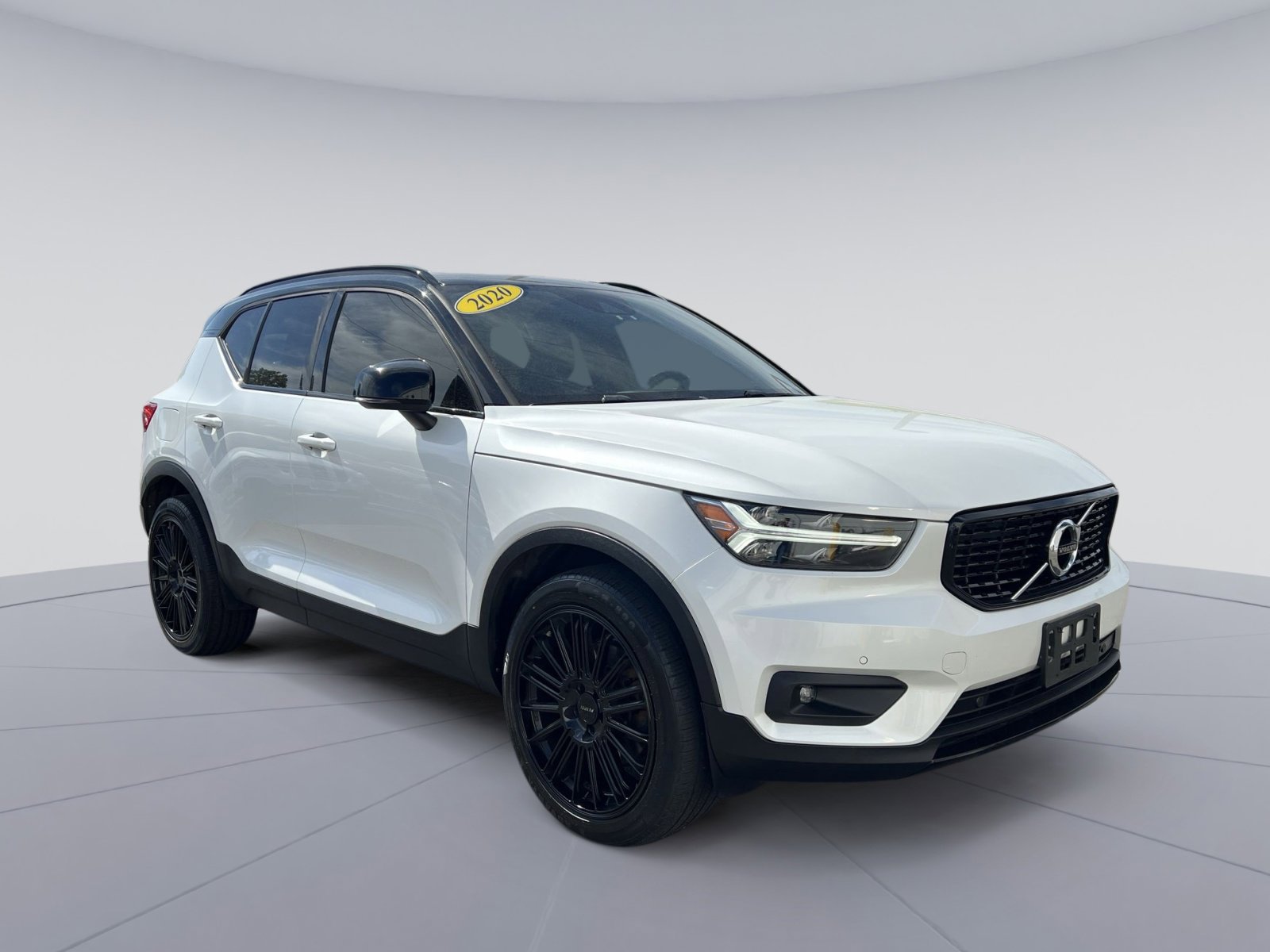 Used 2020 Volvo XC40 T4 R-Design w/ Protection Package Premier image 11