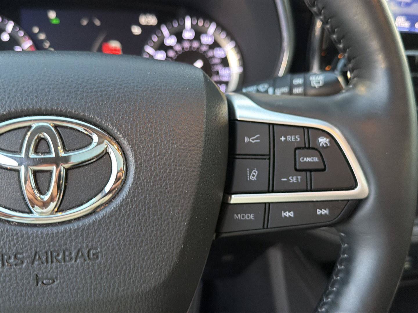 Used 2022 Toyota Highlander Platinum FWD image 24