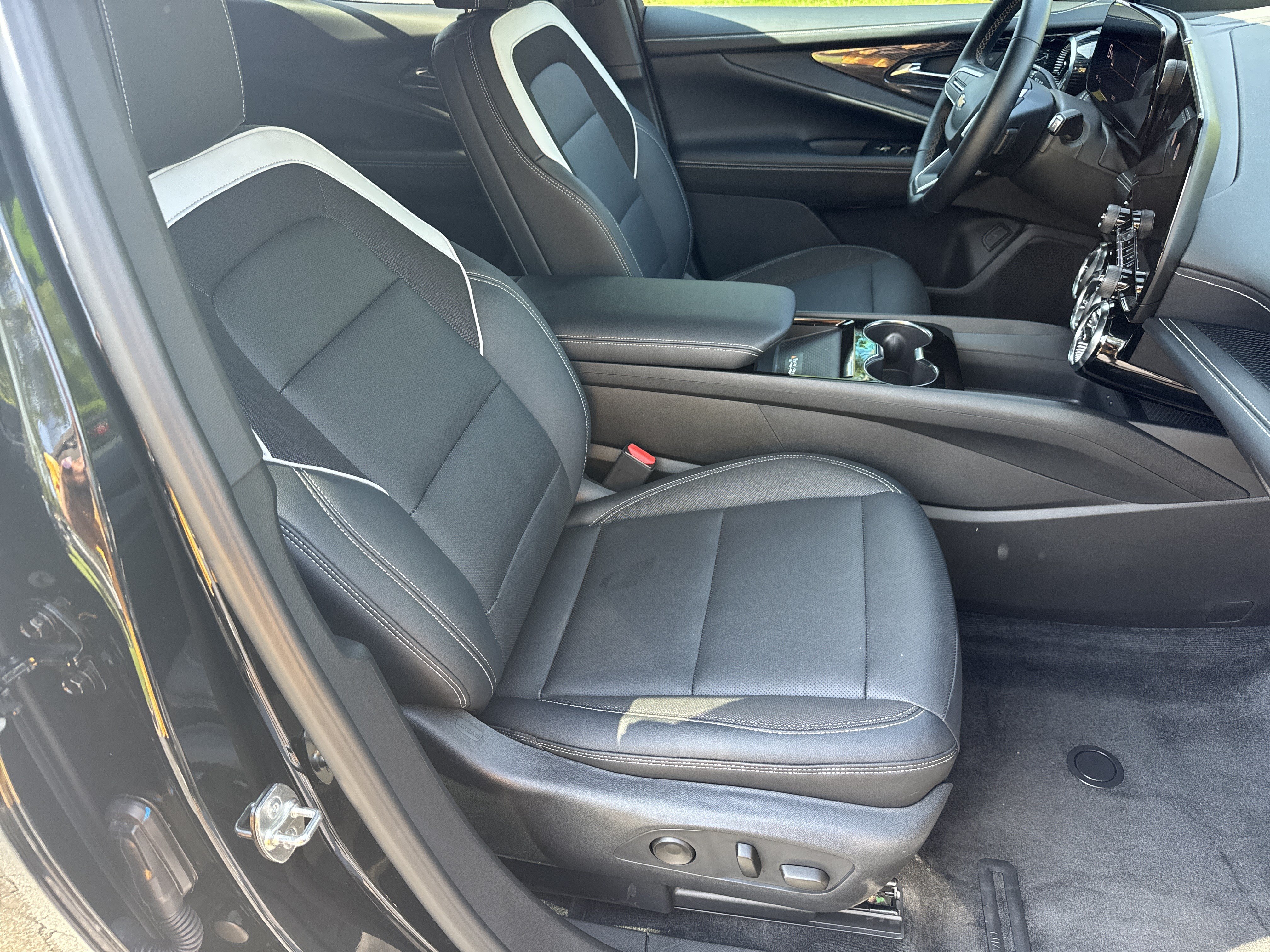 Used 2024 Chevrolet Blazer EV LT AWD/4WD image 13