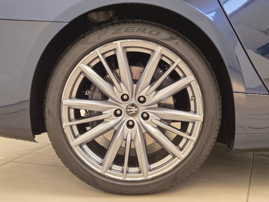 Certified 2023 Maserati Quattroporte Modena RWD image 7