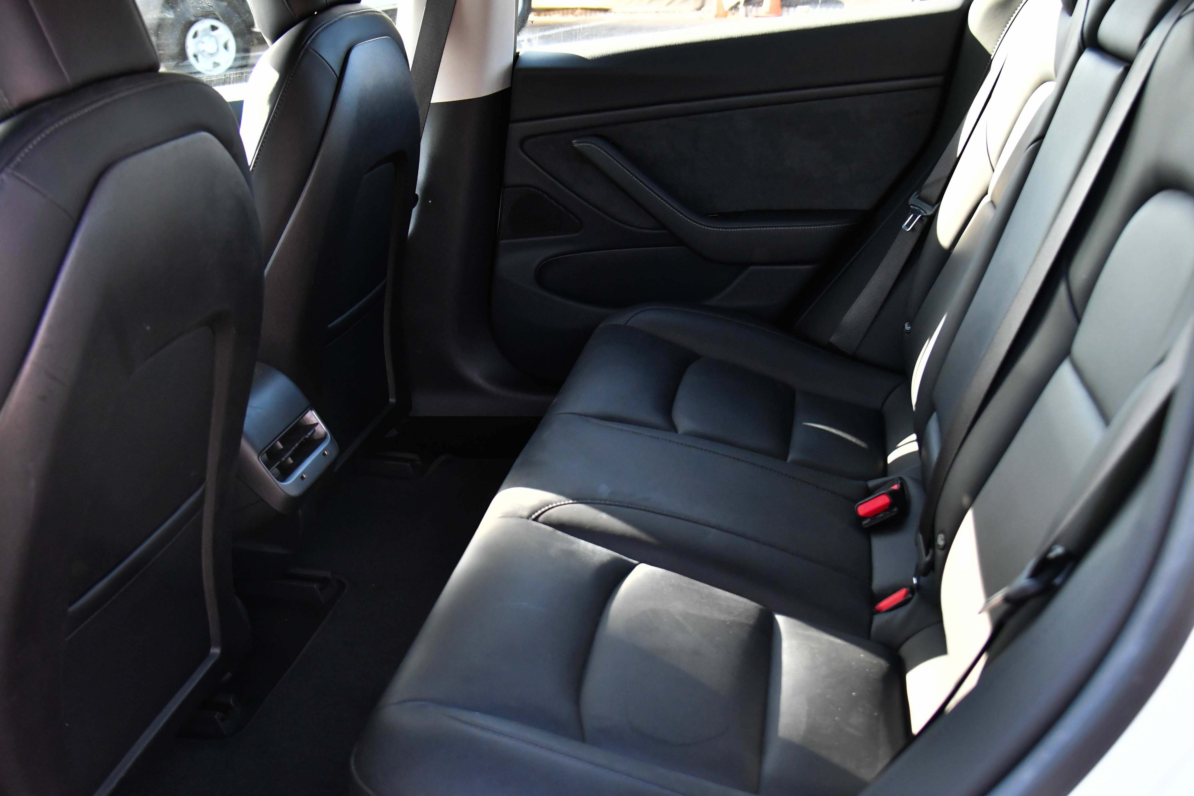 Used 2018 Tesla Model 3 Long Range RWD image 32