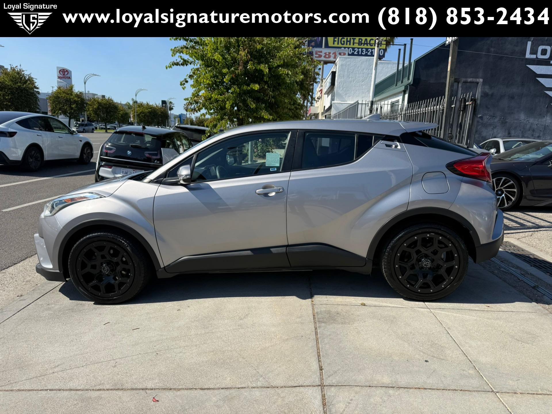 Used 2018 Toyota C-HR XLE FWD image 3