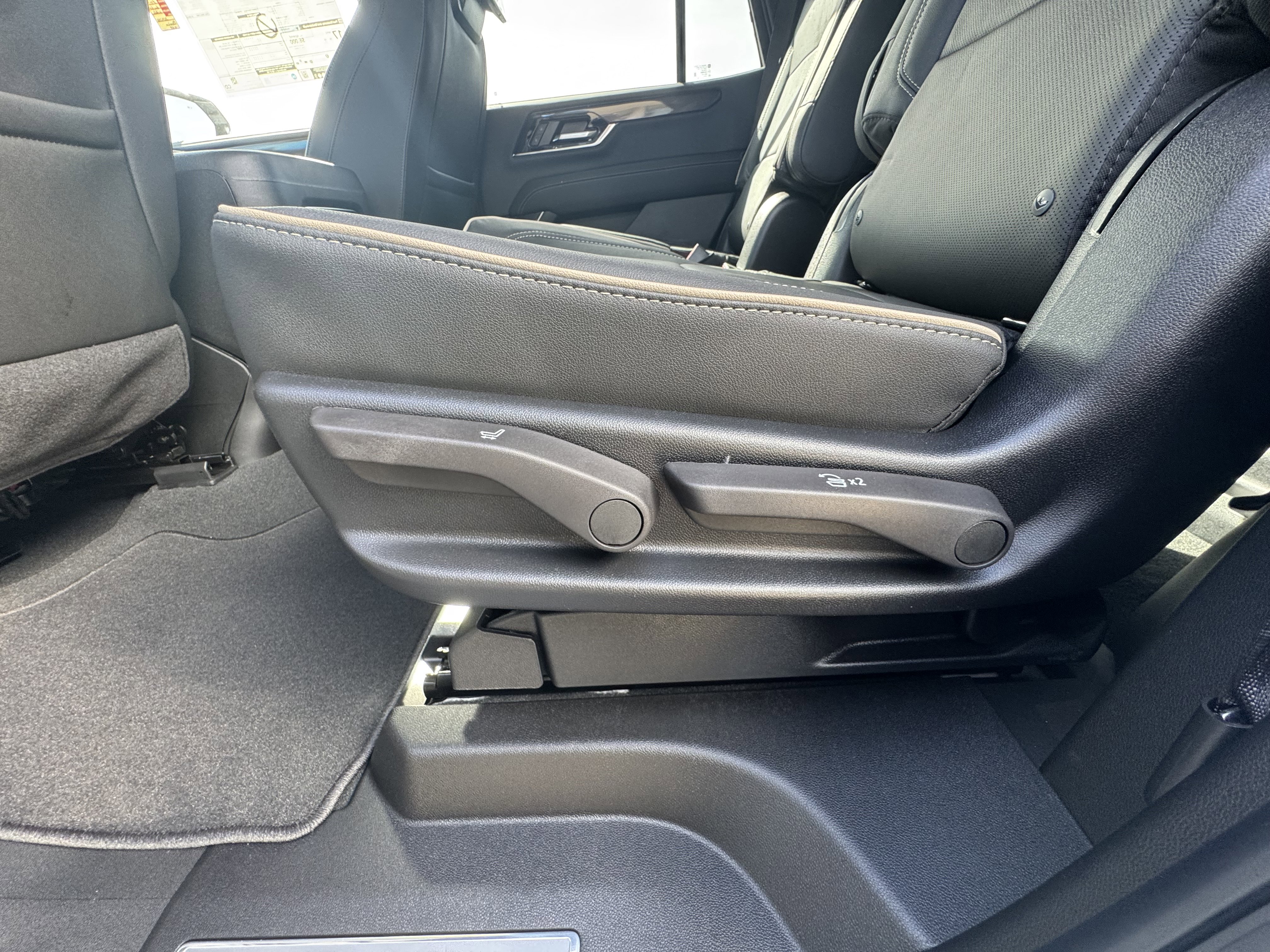 New 2026 GMC Yukon Elevation image 10