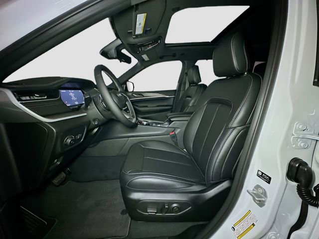 New 2025 Jeep Grand Cherokee Limited w/ Luxury Tech Group II image 14