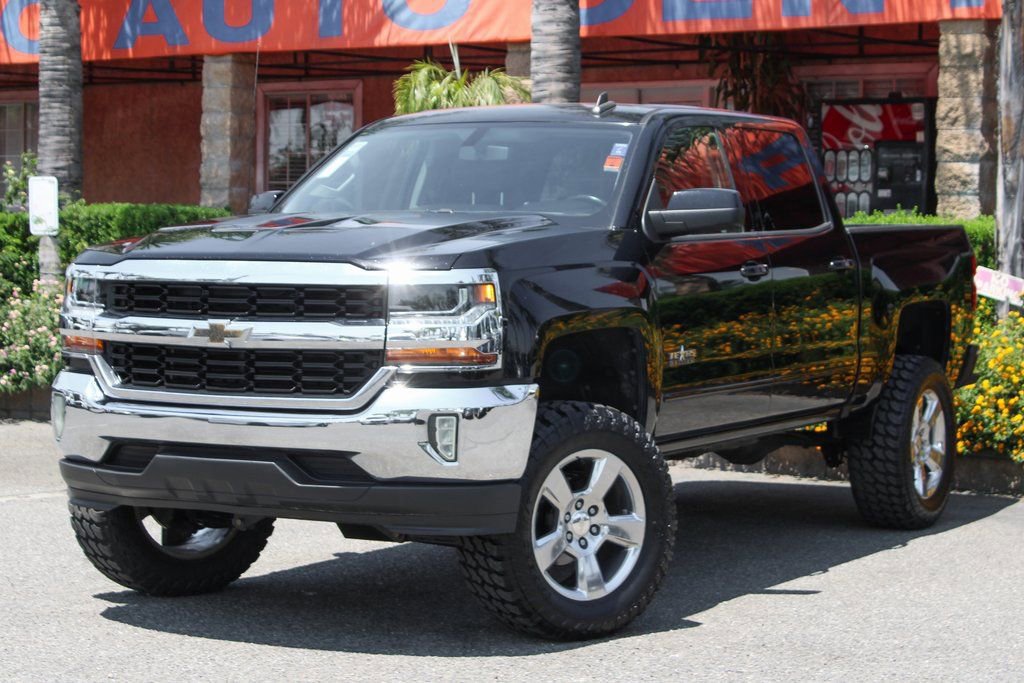 Used 2017 Chevrolet Silverado 1500 LT w/ Texas Edition image 4