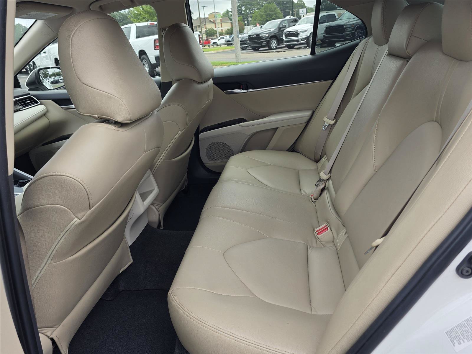 Used 2018 Toyota Camry LE FWD image 27