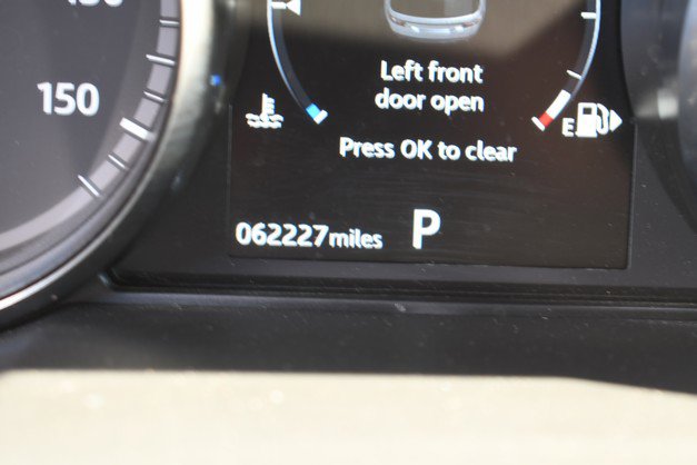 Used 2018 Land Rover Discovery Sport SE image 32