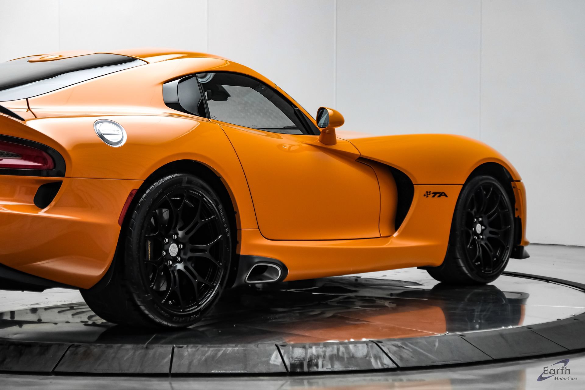 Used 2014 SRT Viper SRT-10 RWD image 22