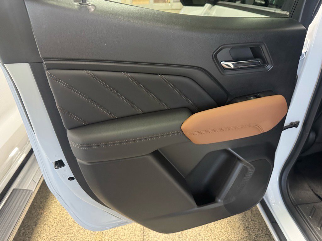 Used 2024 GMC Canyon AT4 w/ Technology Package image 10