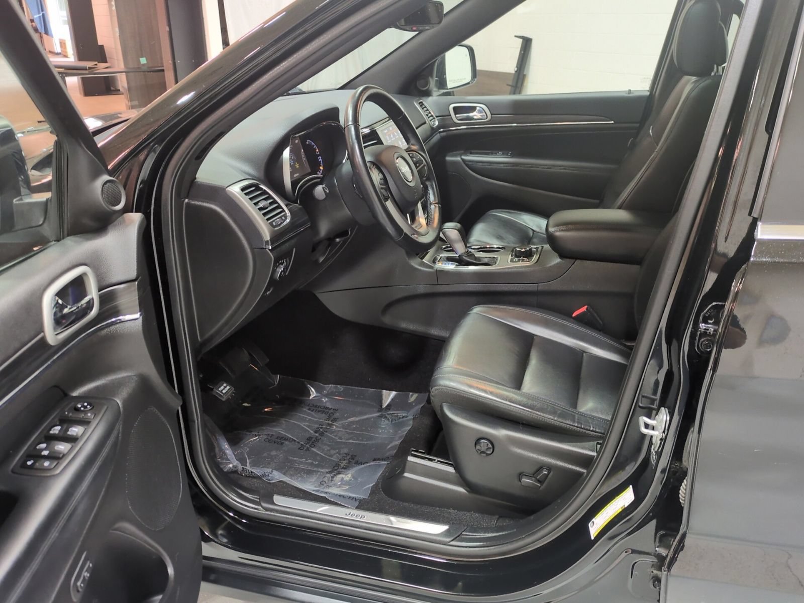 Used 2021 Jeep Grand Cherokee Limited AWD/4WD image 16