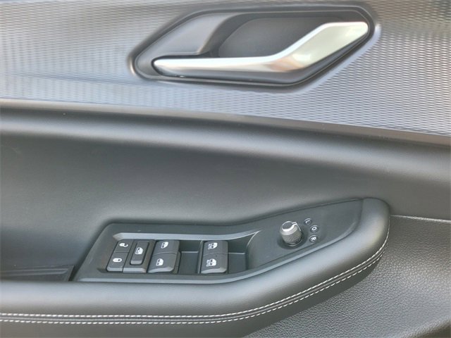 New 2025 Jeep Grand Cherokee Altitude image 21