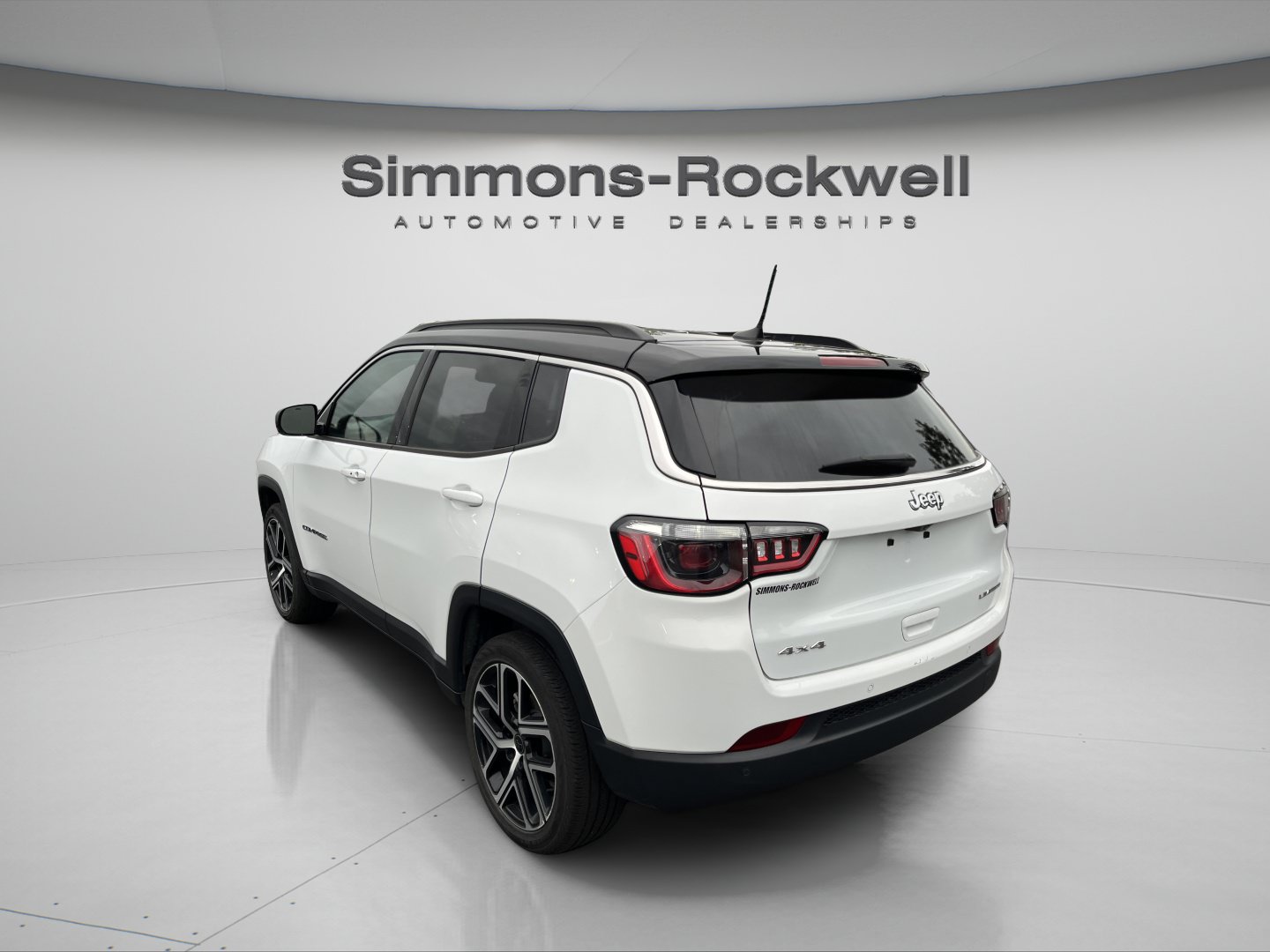 Used 2025 Jeep Compass Limited AWD/4WD image 3
