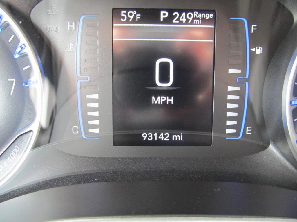 Used 2023 Chrysler Voyager LX image 53