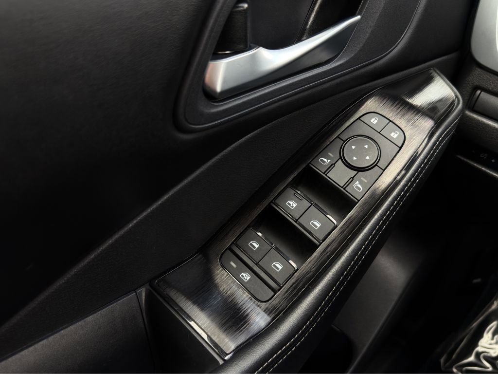 Used 2025 Nissan Rogue SV image 11