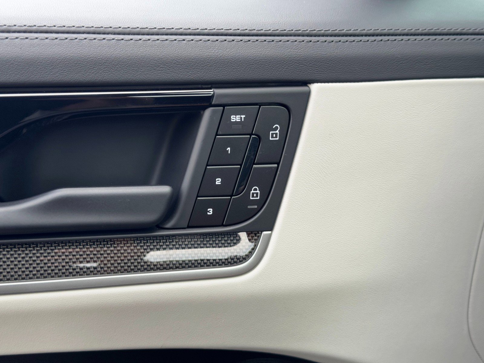 Used 2024 Porsche Cayenne Turbo AWD/4WD image 20